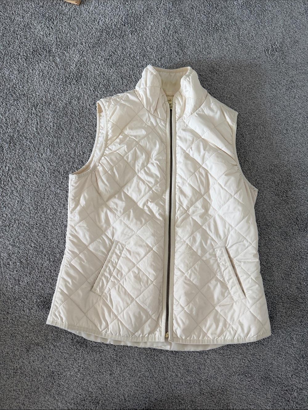 Old Navy Quilted Puffer Vest in Off-White